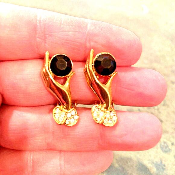 Vintage inspired clip on earrings gold tone hand holding black faceted stone gem - Picture 1 of 4